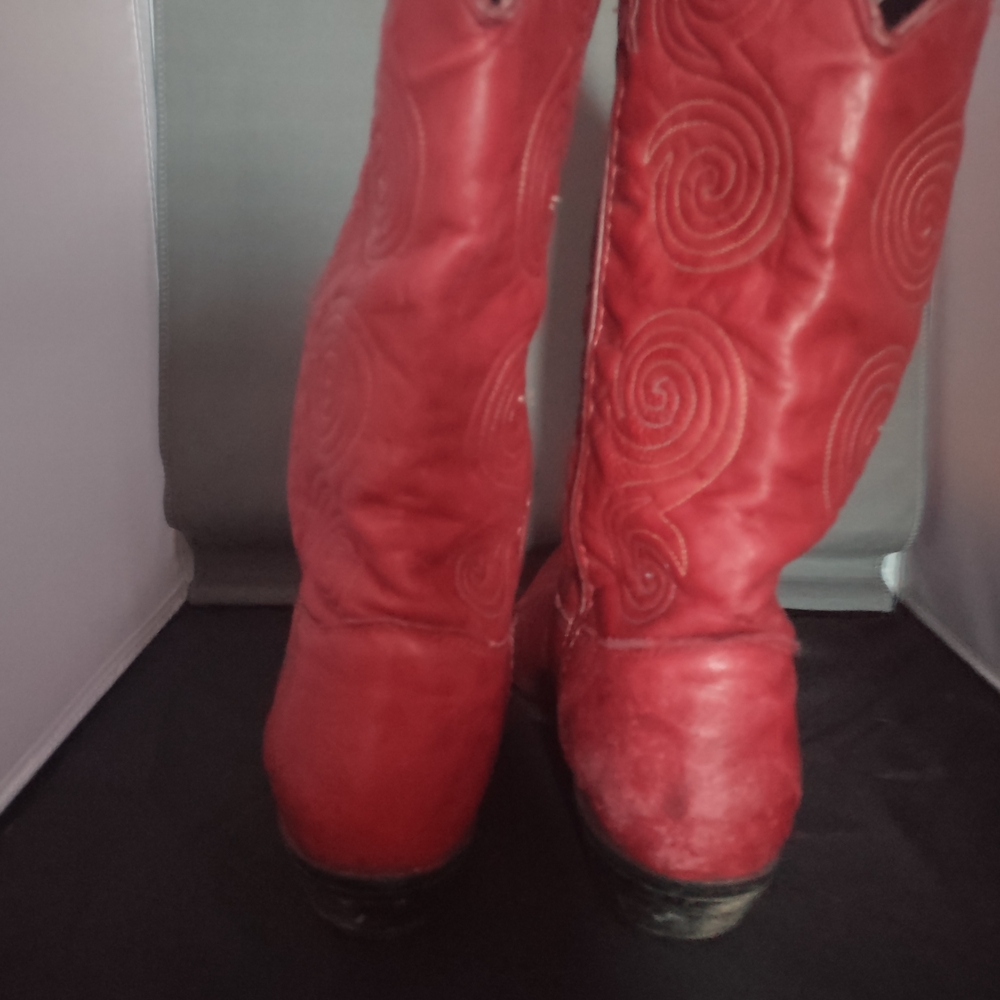 Elegant Red Swirl Heeled Boots - Picture 3 of 8